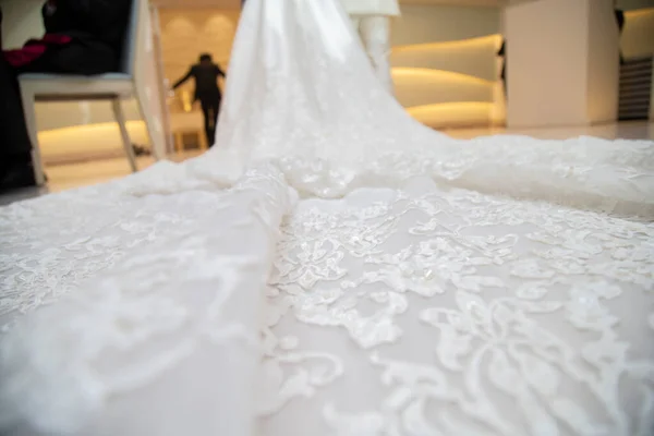 Gelin ve Gelin alt açıdan çıkıyorlar