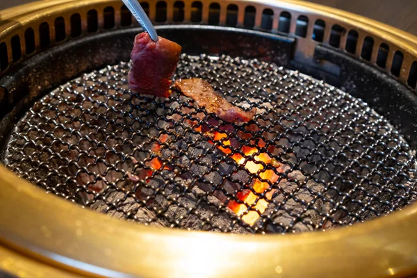 Man Harami Einem Yakiniku Restaurant Übergibt — Stockfoto