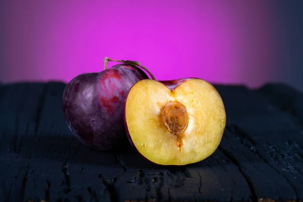 Purple Plums Black Background — Stock Photo, Image