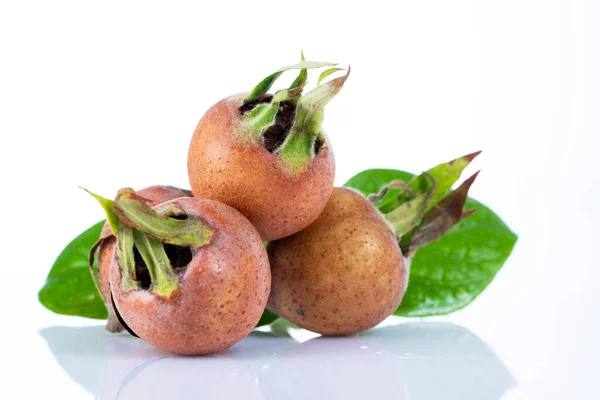 Beyaz arka planda taze medlar