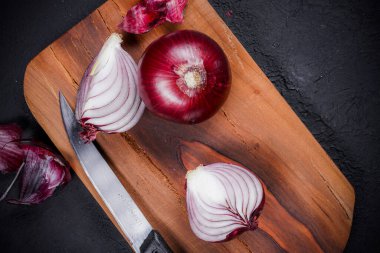 Sağlıklı sebzeler. Stüdyo mor soğan çekti.