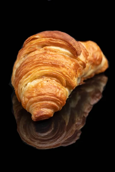 Pyszna Przekąska Croissant Czarno — Zdjęcie stockowe