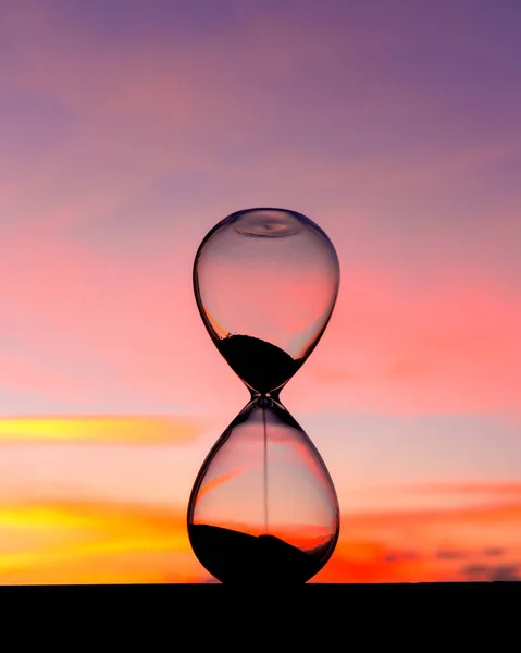 Tiempo Pasa Atardecer Con Reloj Arena — Foto de Stock