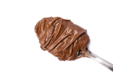 Beyaz arka planda kaşık kremalı çikolata.