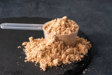 Çikolatalı süt proteini. Kas gelişimi için destekleyici besin