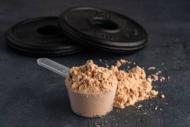 Çikolatalı süt proteini. Kas gelişimi için destekleyici besin