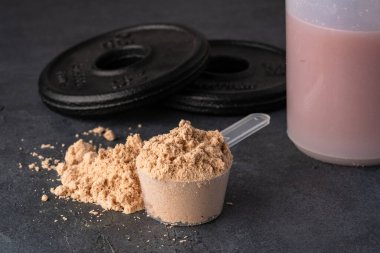 Çikolatalı süt proteini. Kas gelişimi için destekleyici besin