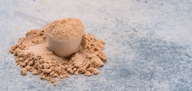 Çikolatalı süt proteini. Kas gelişimi için destekleyici besin