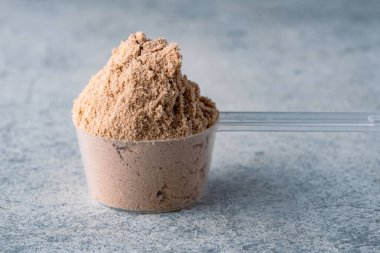 Çikolatalı süt proteini. Kas gelişimi için destekleyici besin