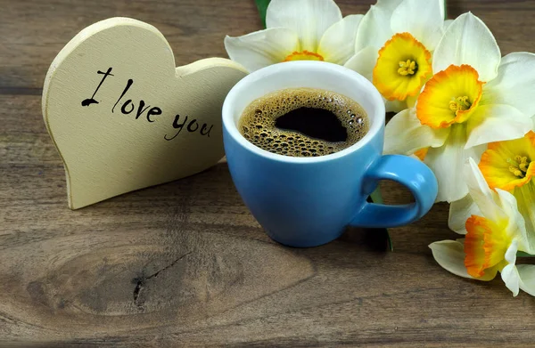 Quiero Quiero Tarjeta San Valentín Taza Café Flores Primavera Mesa — Foto de Stock