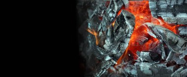 Kömür ve alevler. Sıcak kömür dokusu arkaplanı