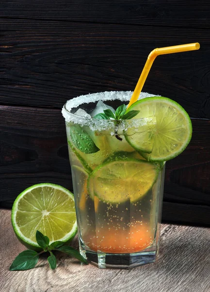 Mojito Kalte Erfrischende Limonade Mit Limette Und Minze — Stockfoto