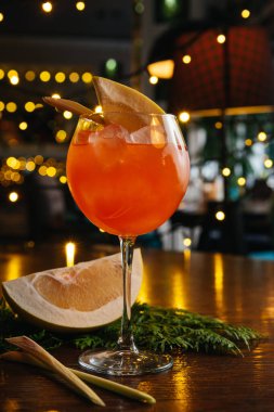 Lokantada masanın üzerinde 