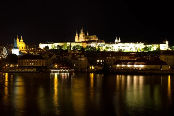 Prag bei Nacht — Stockfoto