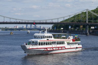  Kiev Dnepr nehrinde tekne