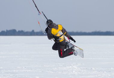 Kış snowkiting 