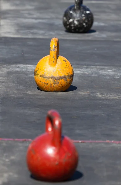 Üç demir kettlebell — Stok fotoğraf