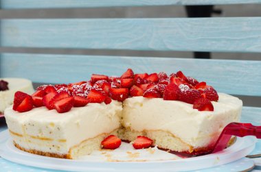 Tatlı kek çilek ile