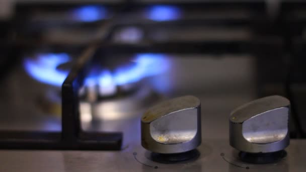 Liga o fogão a gás — Vídeo de Stock