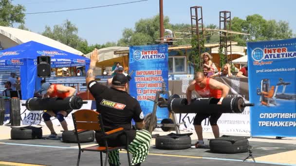 Campeonato de Ucrania hombres fuertes — Vídeos de Stock