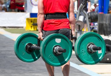 Ağır halter kaldırma strongmen