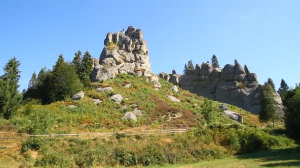 Forteresse rocheuse Tustan dans les Carpates — Video