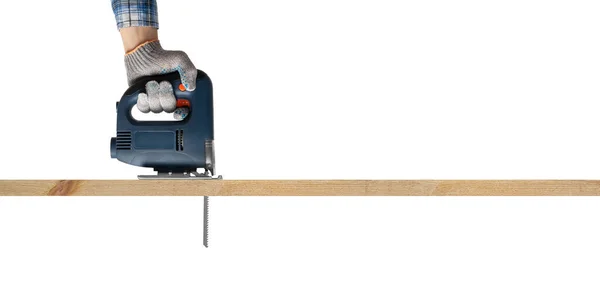 Hand Hält Eine Bauwerkzeug Laubsäge Und Gesägte Holzplatte Auf Weißem — Stockfoto