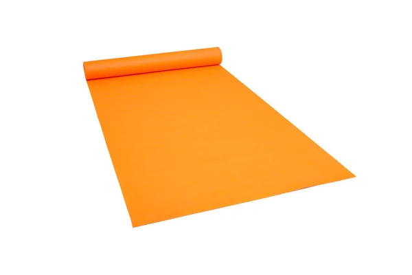 Een Rol Oranje Yoga Mat Voor Fitness Pilates Witte Achtergrond — Stockfoto