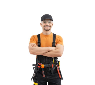 İnşaat aletleri ile portre mutlu işçi, üniformalı, beyaz arka planda, izole. Onarım servisi kavramı