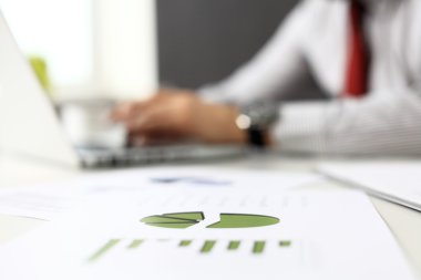 klavyede yazarak işadamı