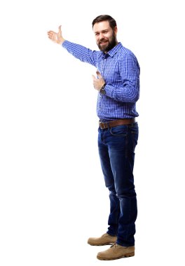 Sunulması ve kopya alanı üzerinde beyaz izole metni ile gösterilen mutlu iş adamı