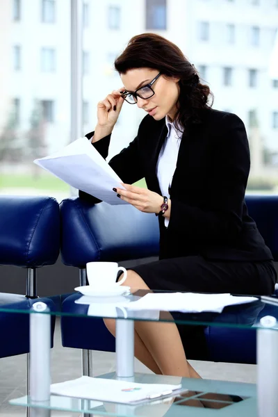 Retrato de mujer exitosa — Foto de Stock