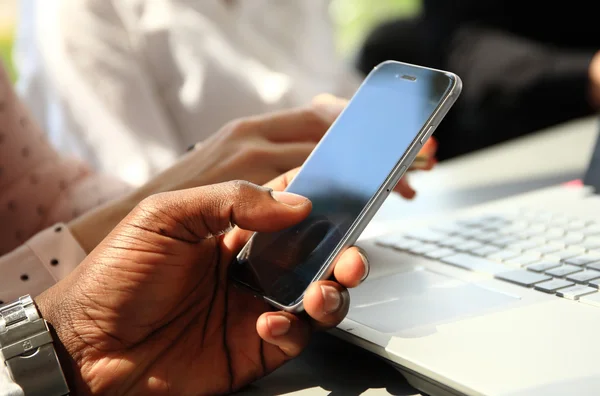 Close up of man using mobile smarphone — стоковое фото