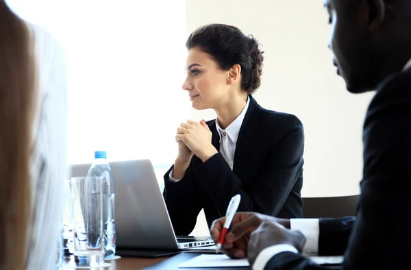 A group of successful businessmen. Discussion of the important contract of company. — Stock Photo, Image