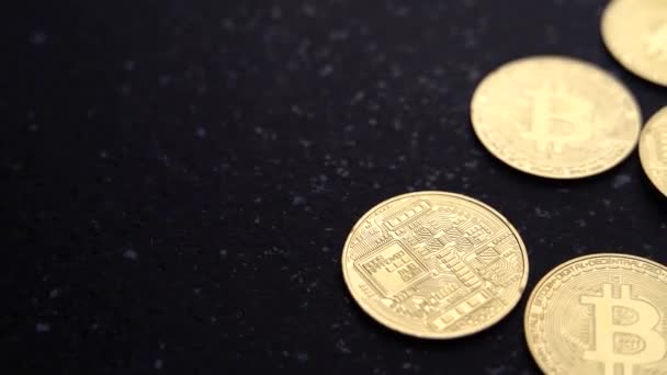 Bitcoin Cripto moneda Oro Bitcoin BTC Bit Coin primer plano de Bitcoin monedas — Vídeo de stock