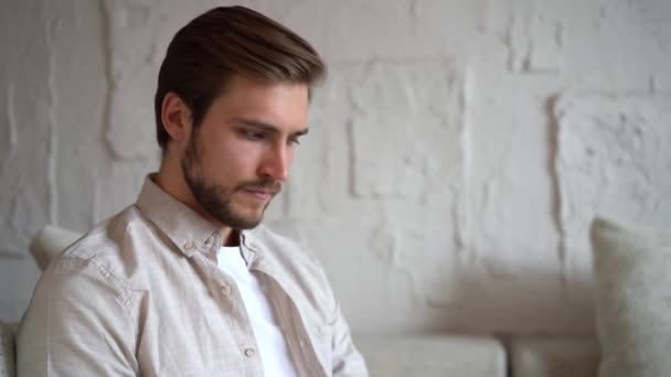 Young man making online purchases through a laptop, holding a credit card, paying for purchases in an online store — Stockvideo