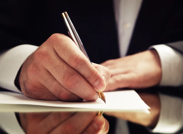 işadamı sözleşme imzalama