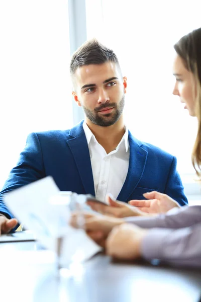 Zakelijke partners op vergadering — Stockfoto