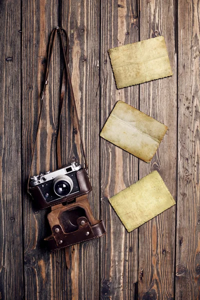 Retro camera and photo frames — Stock Photo, Image