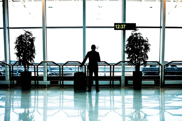 Empresário no aeroporto — Fotografia de Stock