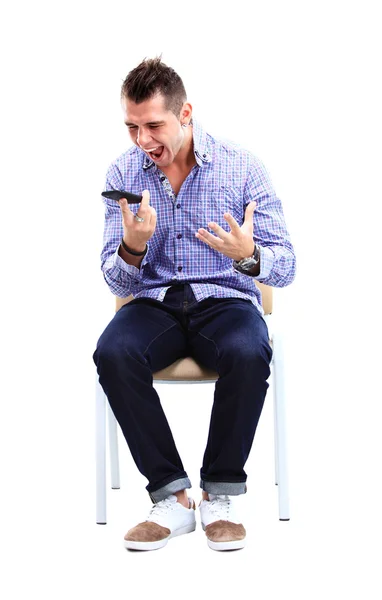 Человек кричит на смартфоне — стоковое фото