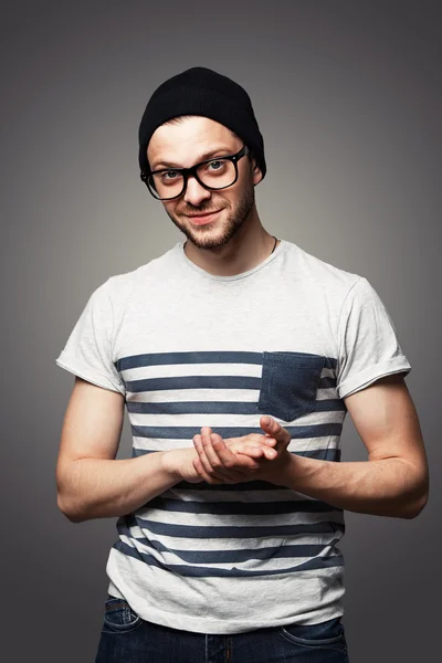 Retrato de un joven guapo en camiseta . —  Fotos de Stock