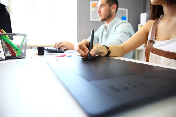 Graphic designer using digital tablet — Stock Photo, Image