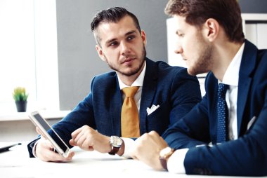 Meslektaşı için dinleme Yöneticisi