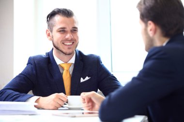 Meslektaşı için dinleme Yöneticisi