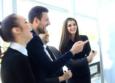 Şef onun yöneticileri toplantı için toplama