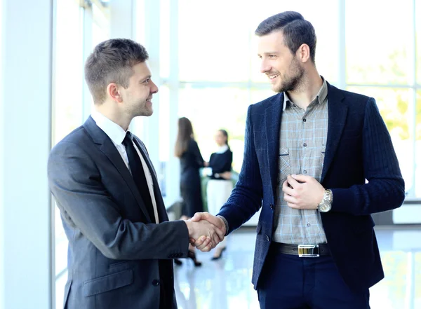 Businessmen shaking hands — Stock Photo, Image