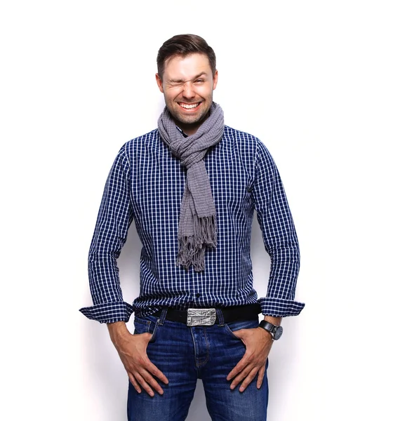 Knappe casual man die lacht — Stockfoto