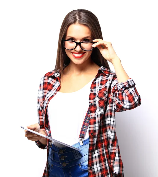 Mujer sosteniendo tableta ordenador — Foto de Stock