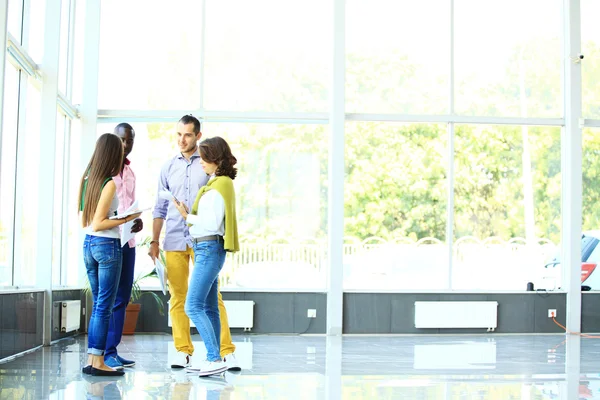 Business people talking — Stock Photo, Image